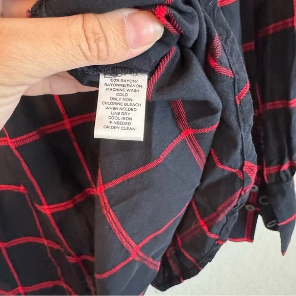 LOFT Navy and Red Plaid Button Down Shirt Large - Picture 5 of 5